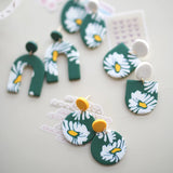 アールデコ風花柄ポリマークレイイヤリングセット