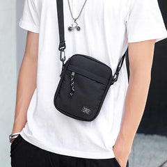 |イベント・ノベルティ用品 |男女兼用カジュアル防水ショルダーバッグ | W13.5×H18.9×D4.5cm