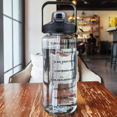 |イベント・ノベルティ用品 |大容量！ ストロー付きクリアーカラーウォーターボトル | 2000ml