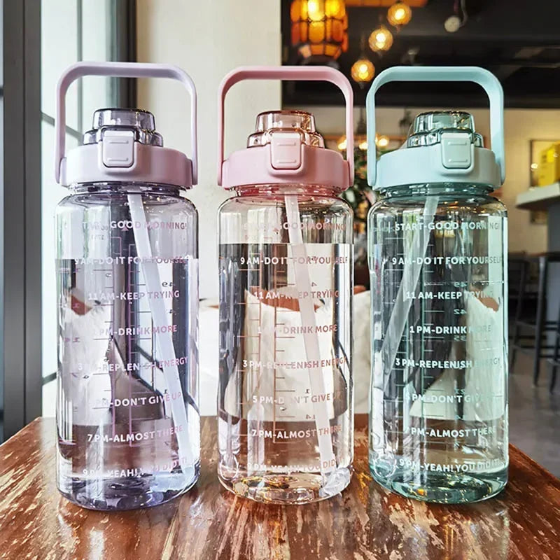 |イベント・ノベルティ用品 |大容量！ ストロー付きクリアーカラーウォーターボトル | 2000ml