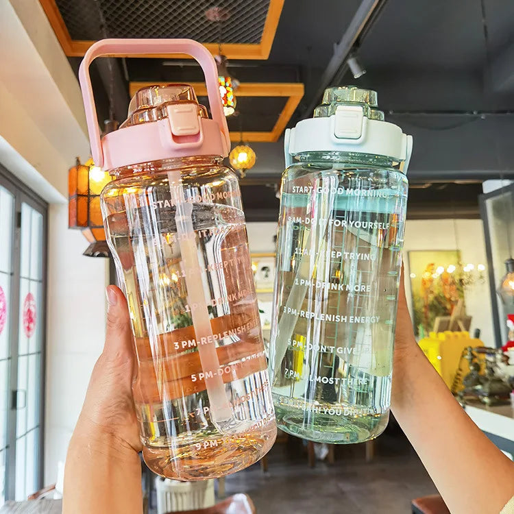 |イベント・ノベルティ用品 |大容量！ ストロー付きクリアーカラーウォーターボトル | 2000ml