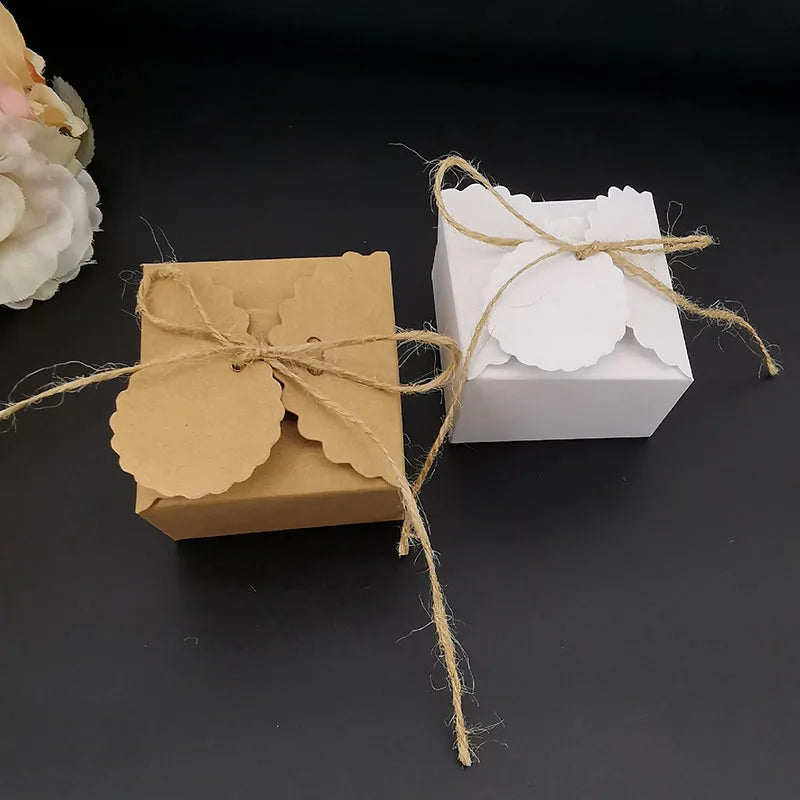 |イベント・ノベルティ用品 | 麻リボン付きクラフト紙ボックス | W6.5xH4xD6.5cm