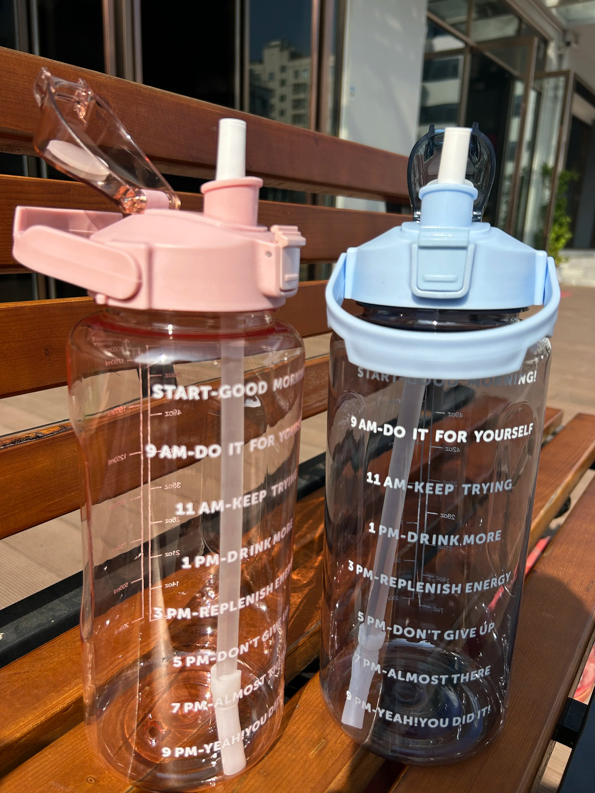 |イベント・ノベルティ用品 |大容量！ ストロー付きクリアーカラーウォーターボトル | 2000ml