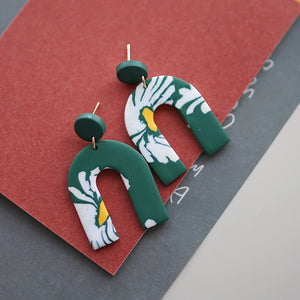 アールデコ風花柄ポリマークレイイヤリングセット