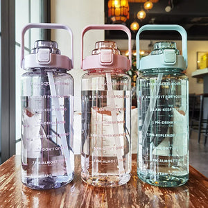 |イベント・ノベルティ用品 |大容量！ ストロー付きクリアーカラーウォーターボトル | 2000ml