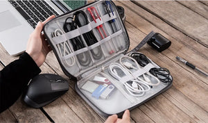 |イベント・ノベルティ用品 | 防水 旅行用 USB・コードなど小分け収納できる便利なバック
