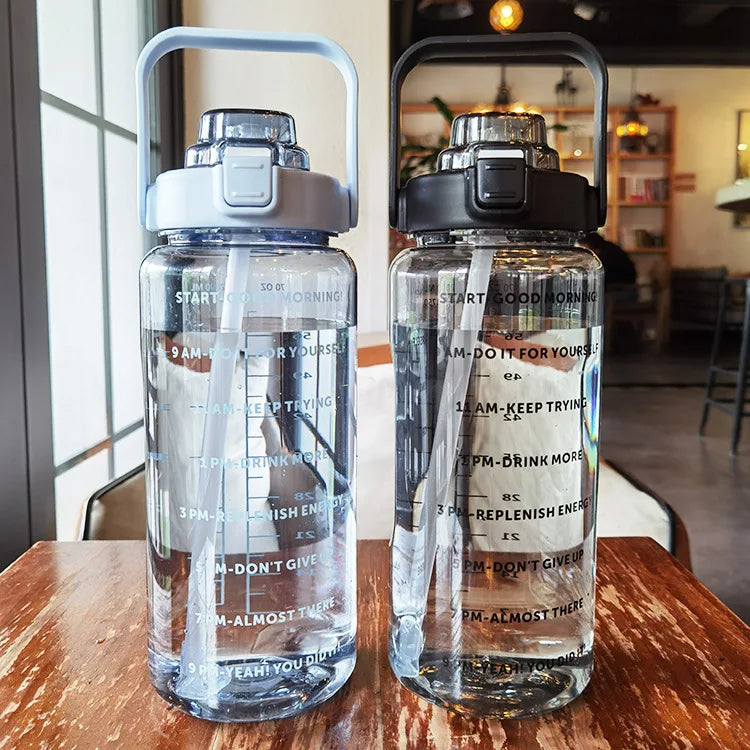 |イベント・ノベルティ用品 |大容量！ ストロー付きクリアーカラーウォーターボトル | 2000ml