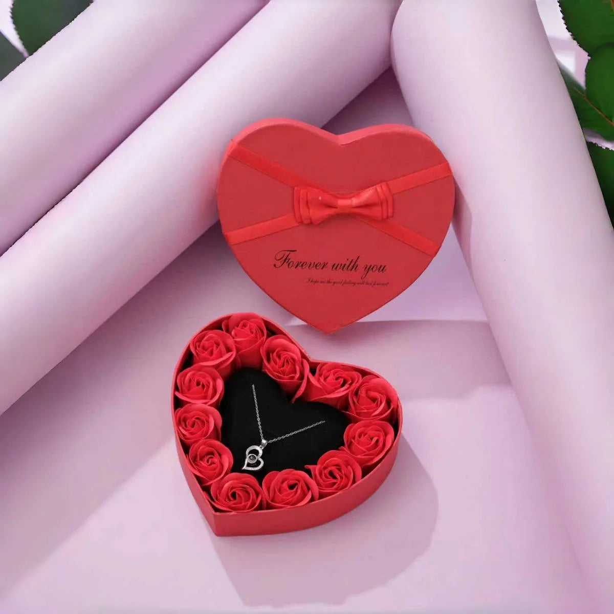 バラの造花10本入りハート型ギフトボックス
