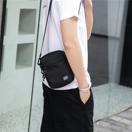 |イベント・ノベルティ用品 |男女兼用カジュアル防水ショルダーバッグ | W13.5×H18.9×D4.5cm