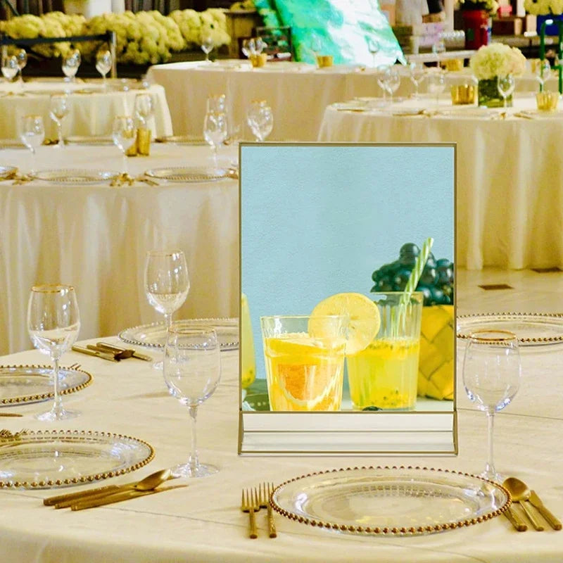 イベント・結婚式装飾｜アクリル製ゴールド縁テーブルサインホルダー