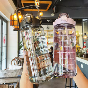 |イベント・ノベルティ用品 |大容量！ ストロー付きクリアーカラーウォーターボトル | 2000ml