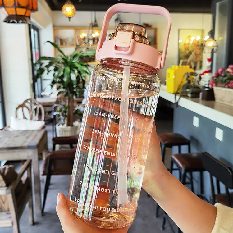 |イベント・ノベルティ用品 |大容量！ ストロー付きクリアーカラーウォーターボトル | 2000ml
