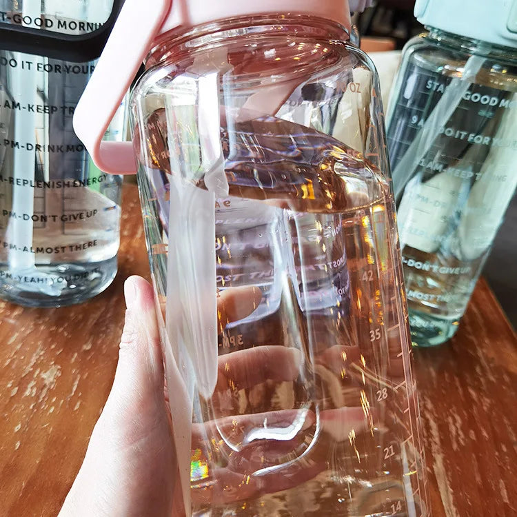 |イベント・ノベルティ用品 |大容量！ ストロー付きクリアーカラーウォーターボトル | 2000ml