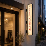 縦長LED突出し看板の設置イメージ｜ヘアサロンの外壁に設置した店舗用サイン｜誉PRINTING