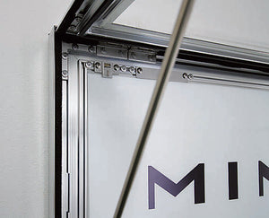 屋外用LED内照パネル FE9925 はね上げ扉を開いた内部構造｜誉PRINTING