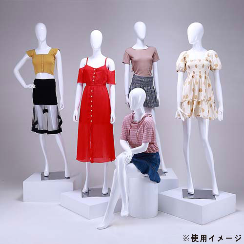 全身女性マネキン 白色で店舗展示に対応