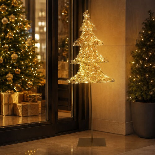 LEDクリスマスツリーオブジェ スタンドタイプ 138cm ゴールド装飾 店舗入口のクリスマス設置イメージ｜誉PRINTING