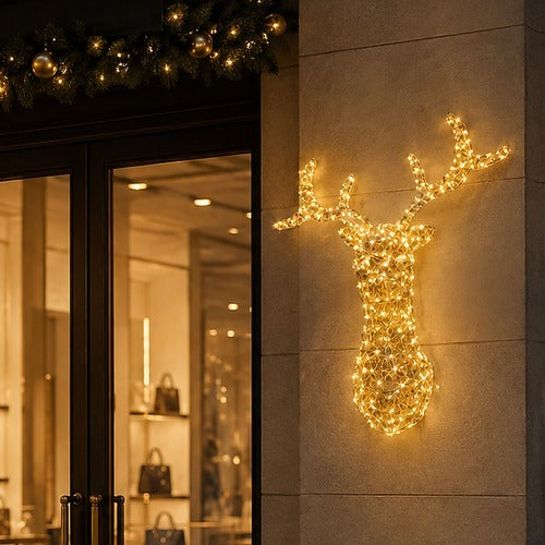 LEDトナカイヘッドオブジェ 75cm ゴールド装飾 店舗入口のクリスマス設置イメージ｜誉PRINTING