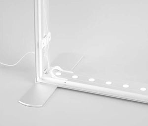 セゴライトボックス用LEDストリップ100cmを下部フレームに取り付けて点灯した状態｜誉PRINTING