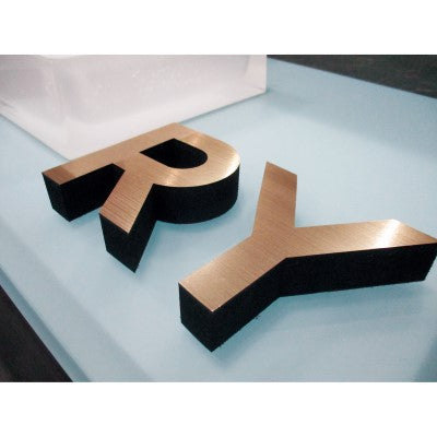 切り文字看板（黒カルプ素材）厚み30mm｜誉PRINTING