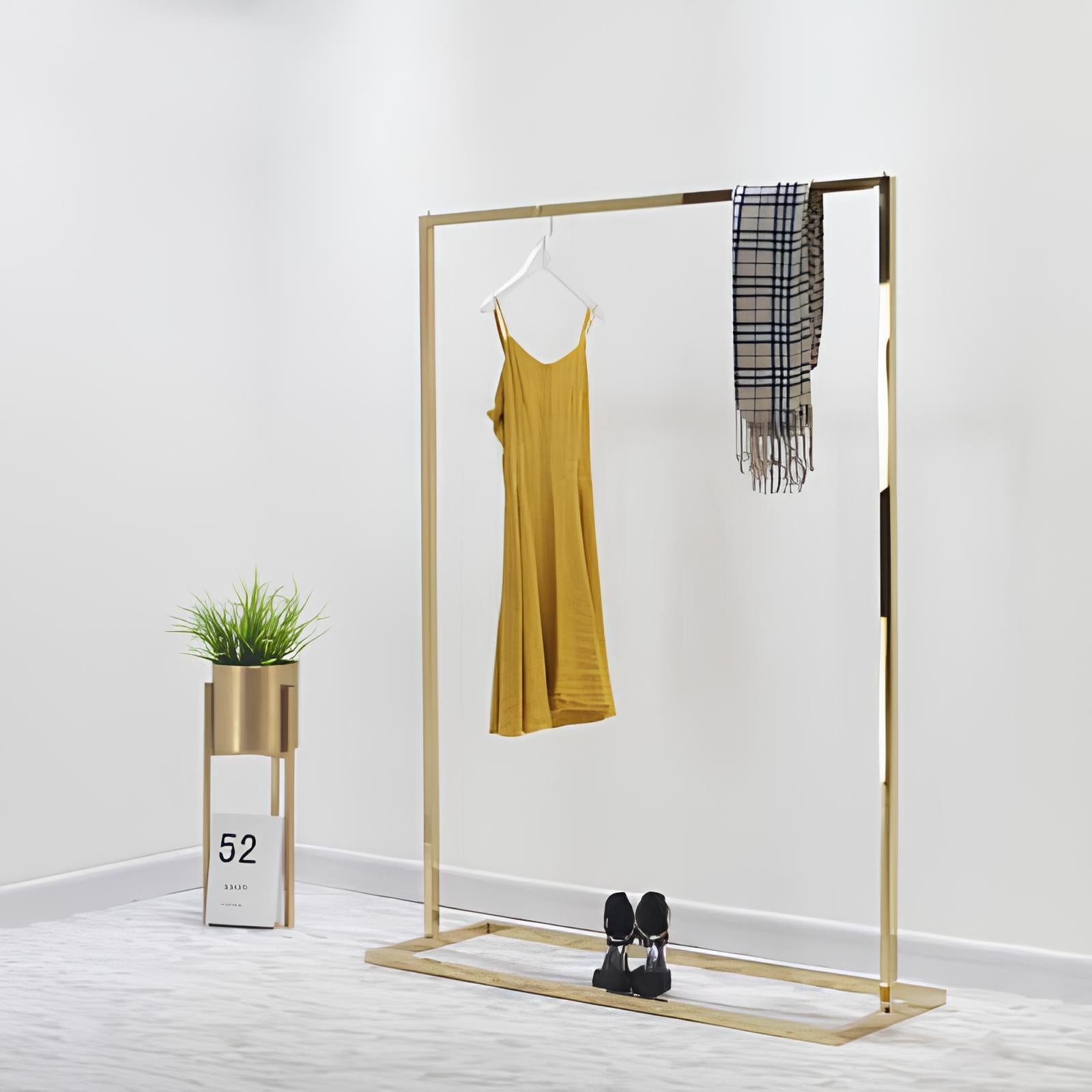 装飾的な金属製ハンガーラック (お値引き不可) メタル製ハンガーラック 洋服展示に最適なカスタマイズ対応 | 店舗什器