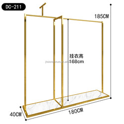 新しいデザイン豪華な壁掛けシャイニーゴールドステンレス鋼は衣料品店のためのロゴ服ディスプレイラックをカスタマイズします